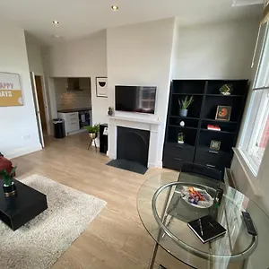 https://modern-flat-in-leeds-city-centre-great-for-business-and.yorkshirehotels.net