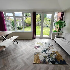 Solihull - Great Location-4 Bedrooms, 7 Beds 10 Guests, Free Parking X3 - Mell Square, Jlr, Hs2 Driveway Parking - Nr A45 A41 M42 M6 Solihull Bypass-Nr Nec Bhx Airport Hs2 Sites- Spacious House Perfect 4 Big And Small Groups - Fully Equipped Holiday home